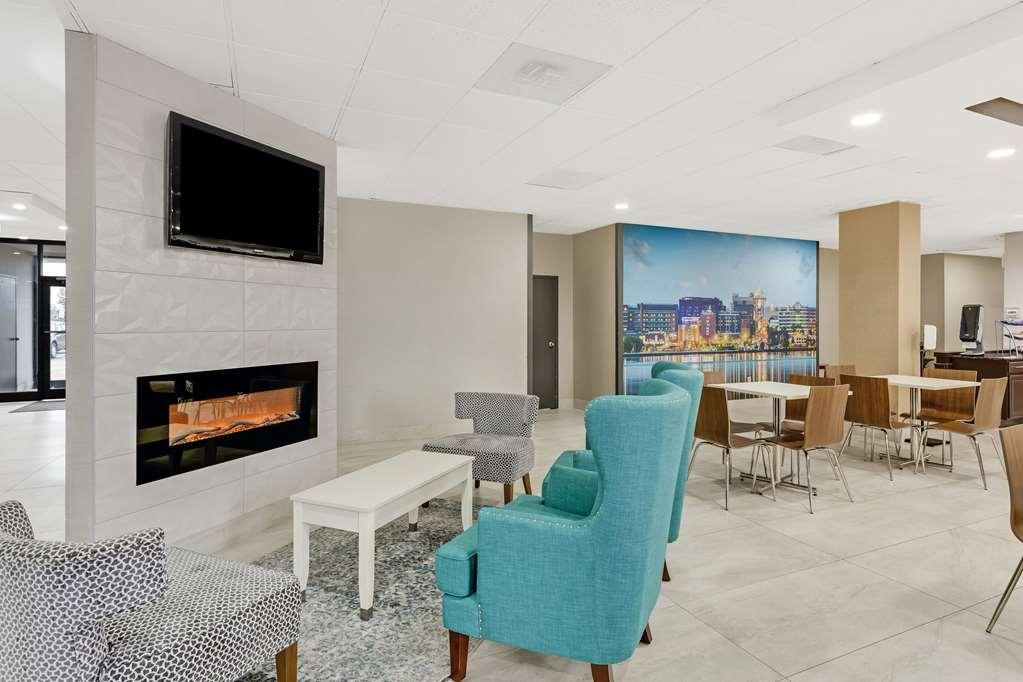 Отель Clarion Pointe Near Erie Casino Kearsarge Интерьер фото
