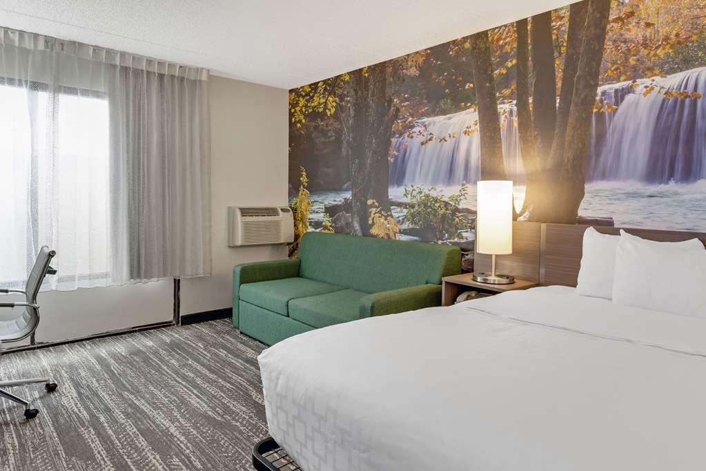 Отель Clarion Pointe Near Erie Casino Kearsarge Номер фото