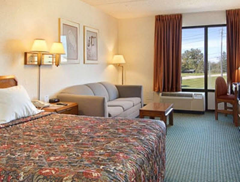 Отель Clarion Pointe Near Erie Casino Kearsarge Экстерьер фото